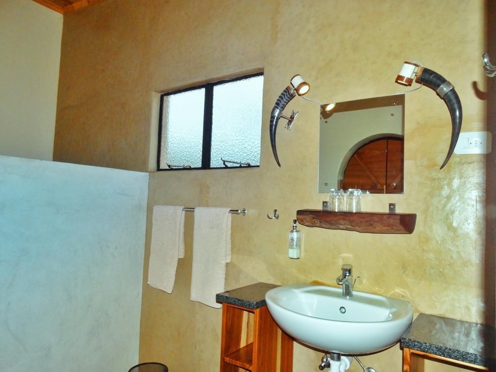Ovita Wildlife Restcamp Okazize Δωμάτιο φωτογραφία